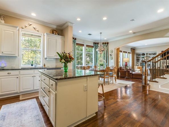 2703  Welborn Street , Dallas Texas 75219