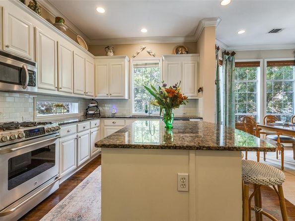 2703  Welborn Street , Dallas Texas 75219