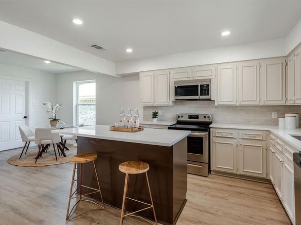 10234  Deermont Trail , Dallas Texas 75243