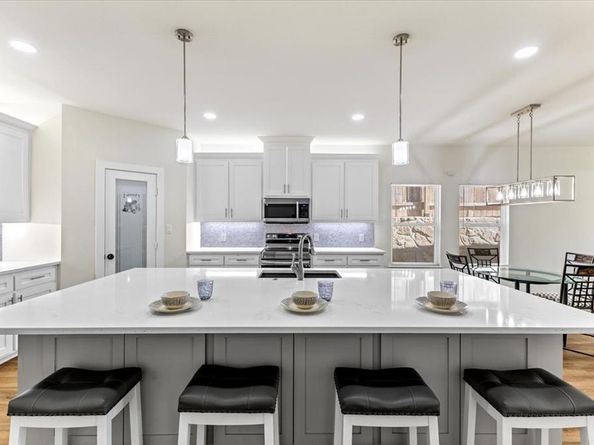 2601  Hutchinson Street , Fort Worth Texas 76106