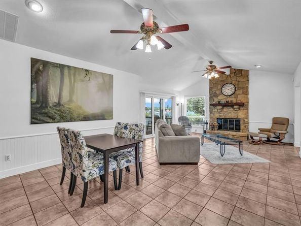 604  Harbor Circle , Azle Texas 76020