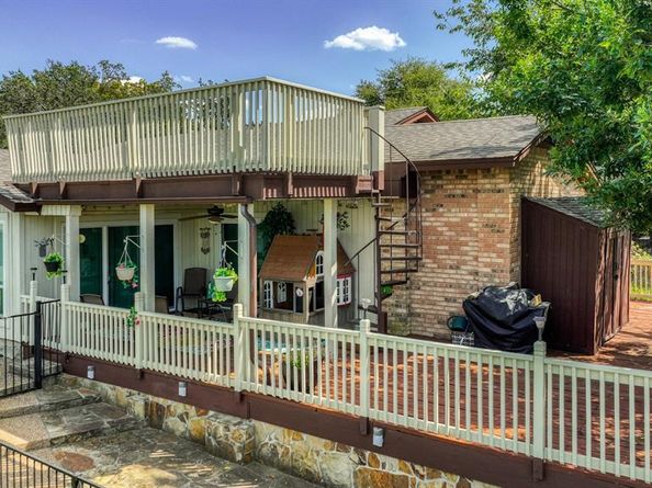 604  Harbor Circle , Azle Texas 76020