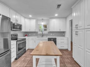 604  Harbor Circle , Azle Texas 76020