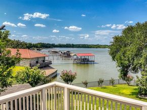 604  Harbor Circle , Azle Texas 76020