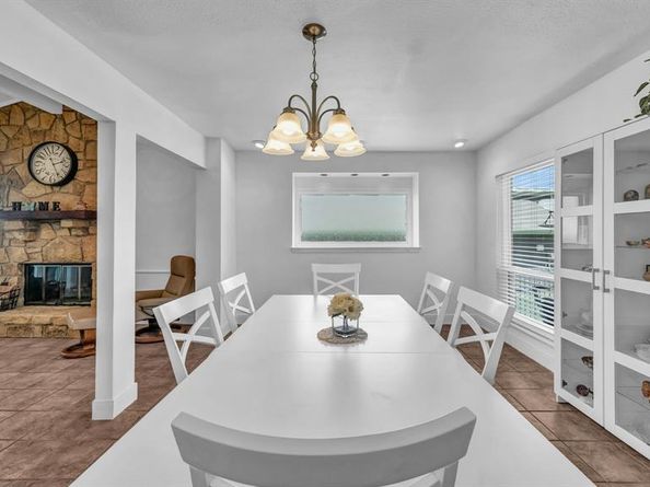 604  Harbor Circle , Azle Texas 76020
