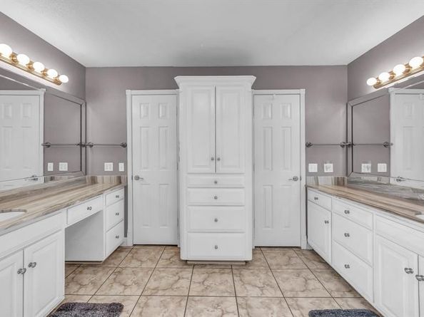 604  Harbor Circle , Azle Texas 76020
