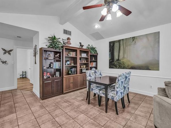 604  Harbor Circle , Azle Texas 76020