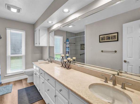 604  Harbor Circle , Azle Texas 76020