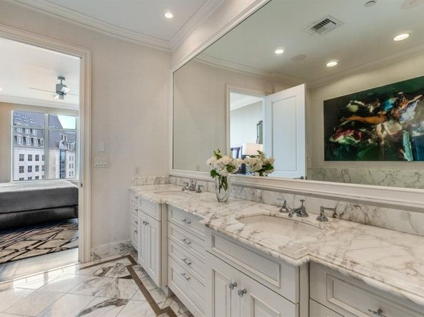 2555 N Pearl Street  1803, Dallas Texas 75201