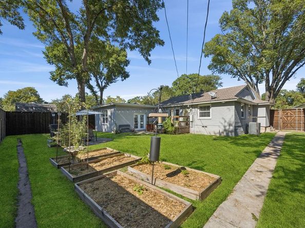 1820  Naylor Street , Dallas Texas 75228
