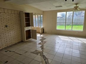 934  Meadowdale Circle , Garland Texas 75043