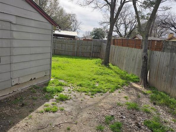 934  Meadowdale Circle , Garland Texas 75043
