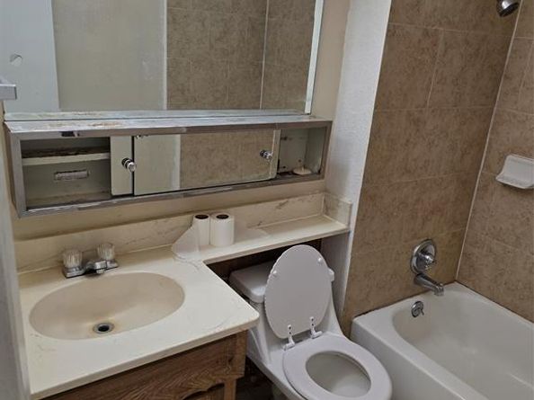 934  Meadowdale Circle , Garland Texas 75043