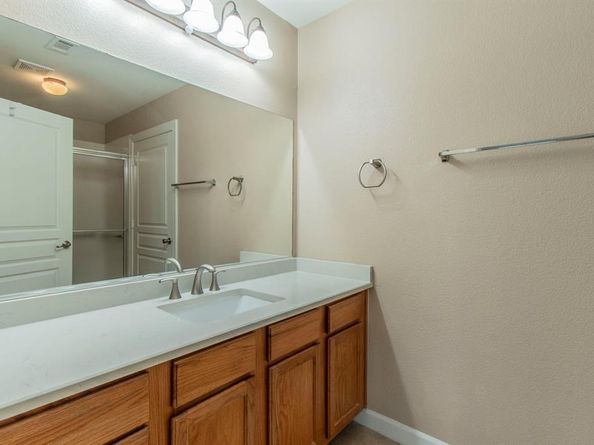 804  Beechcraft Avenue , Grand Prairie Texas 75051