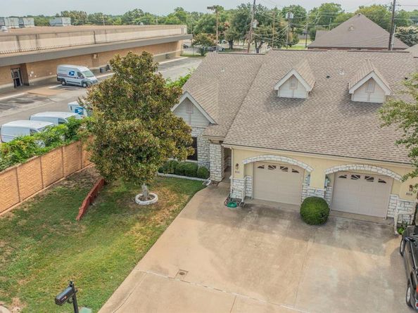 804  Beechcraft Avenue , Grand Prairie Texas 75051