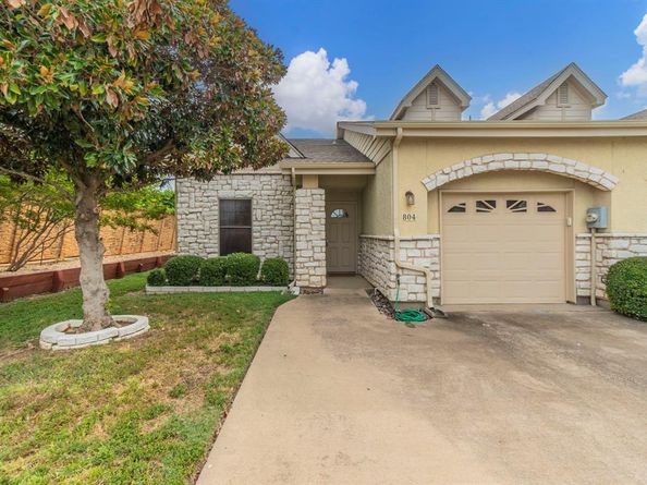 804  Beechcraft Avenue , Grand Prairie Texas 75051