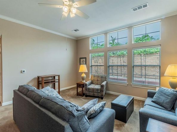 804  Beechcraft Avenue , Grand Prairie Texas 75051