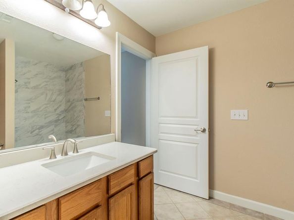 804  Beechcraft Avenue , Grand Prairie Texas 75051