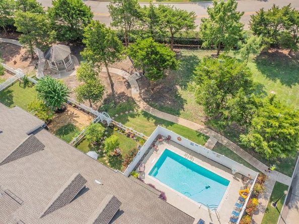 804  Beechcraft Avenue , Grand Prairie Texas 75051