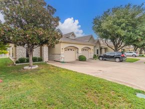 804  Beechcraft Avenue , Grand Prairie Texas 75051