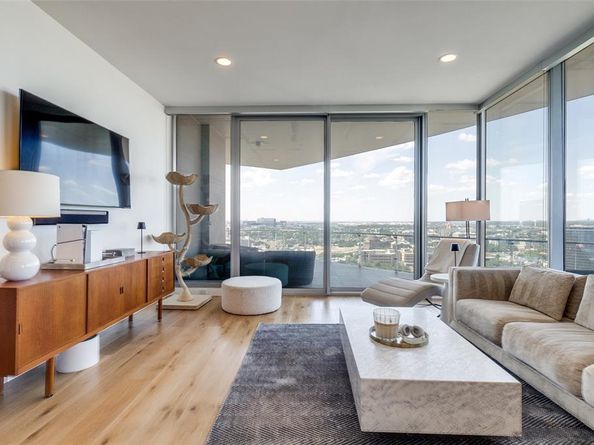 3130 N Harwood Street  2304, Dallas Texas 75201