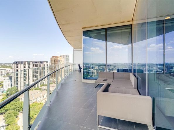 3130 N Harwood Street  2304, Dallas Texas 75201