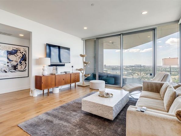 3130 N Harwood Street  2304, Dallas Texas 75201