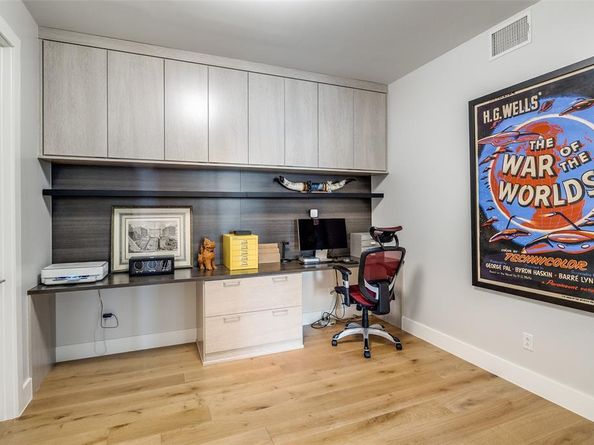 3130 N Harwood Street  2304, Dallas Texas 75201
