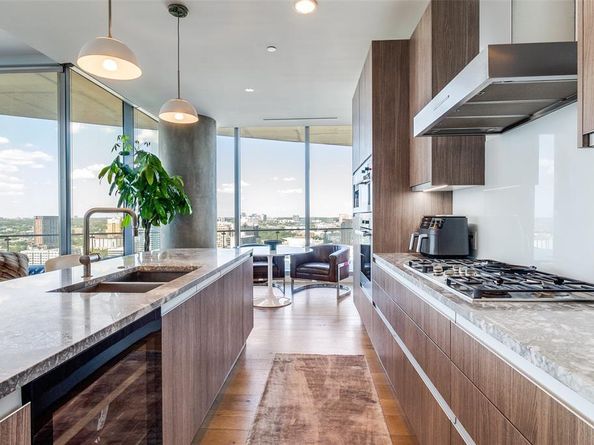 3130 N Harwood Street  2304, Dallas Texas 75201