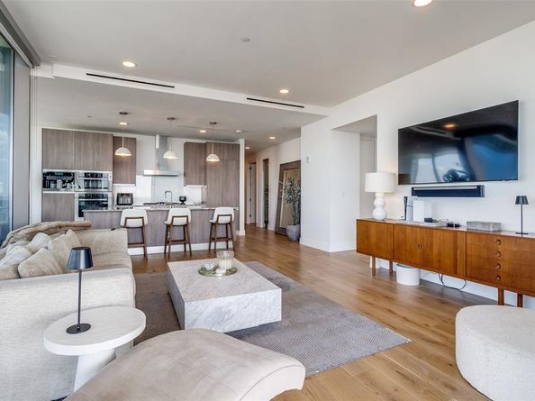 3130 N Harwood Street  2304, Dallas Texas 75201