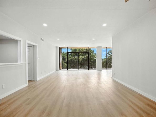 5200  Keller Springs Road  313, Dallas Texas 75248