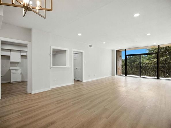 5200  Keller Springs Road  313, Dallas Texas 75248