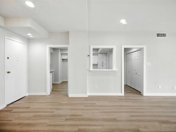 5200  Keller Springs Road  313, Dallas Texas 75248