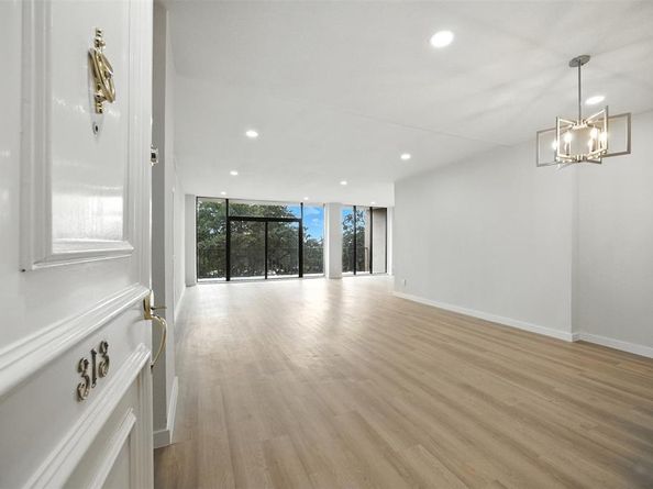 5200  Keller Springs Road  313, Dallas Texas 75248
