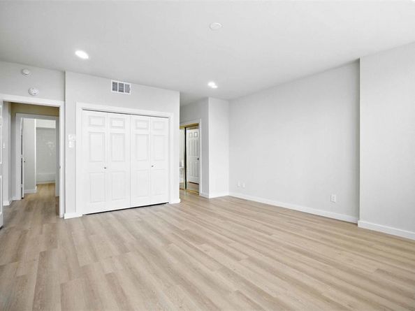 5200  Keller Springs Road  313, Dallas Texas 75248