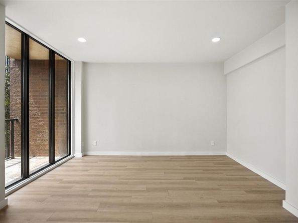 5200  Keller Springs Road  313, Dallas Texas 75248