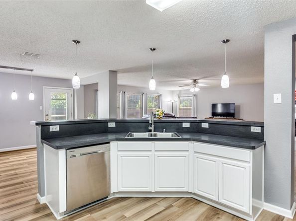 2704  Country Grove Trail , Mansfield Texas 76063