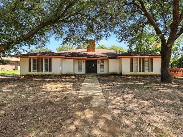 2304  Royal Acres Drive , Denton Texas 76209