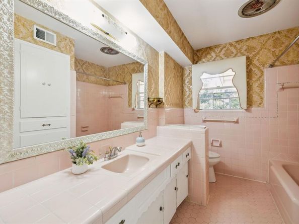1722  Robin Lane , Garland Texas 75042