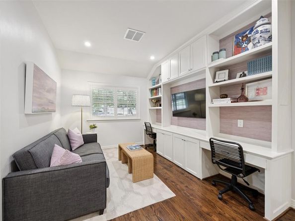 7042  Prestonshire Lane , Dallas Texas 75225