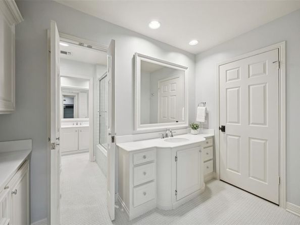 7042  Prestonshire Lane , Dallas Texas 75225