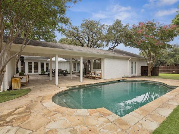 7042  Prestonshire Lane , Dallas Texas 75225