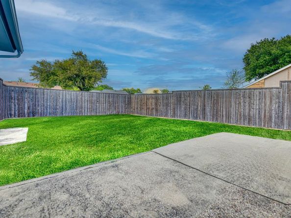 2513  Poplar Trail , Garland Texas 75042