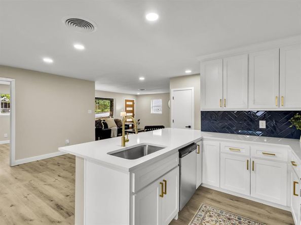 6005  Saint Johns Lane , Fort Worth Texas 76114
