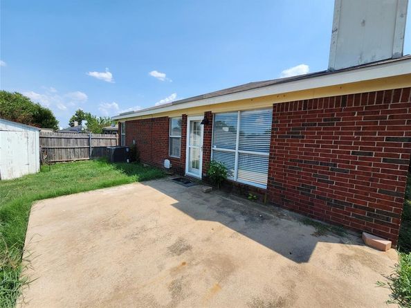 2374  Stagecoach Street , Fort Worth Texas 76133