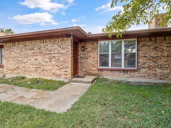 1824  Family Circle , Grand Prairie Texas 75051