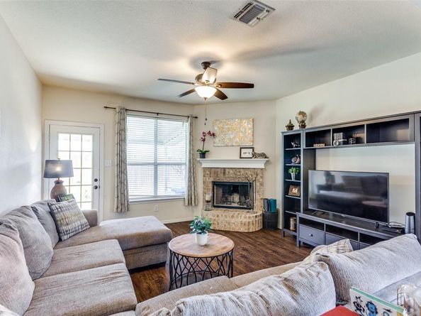 10400  January Circle , Benbrook Texas 76126