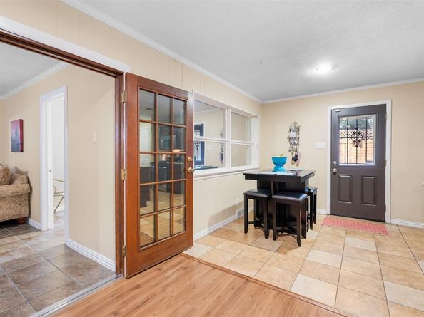 1318  Brook Valley Lane , Dallas Texas 75232