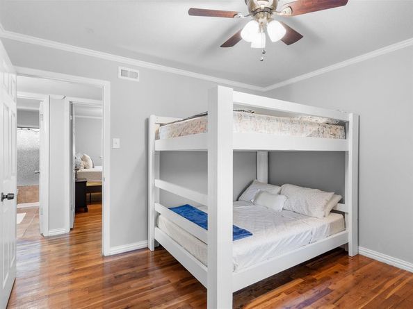 1318  Brook Valley Lane , Dallas Texas 75232