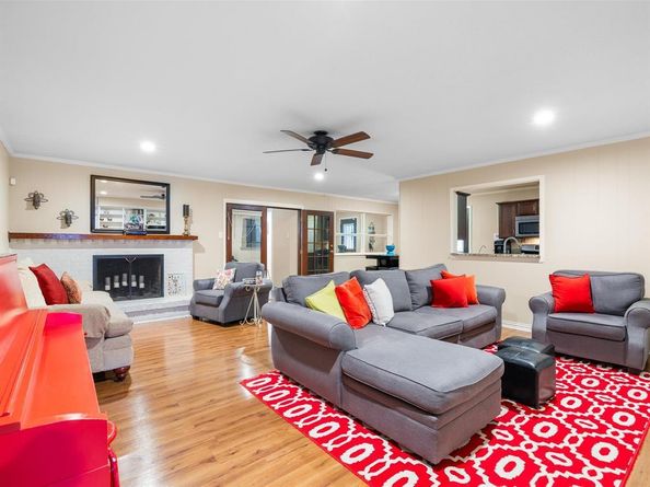 1318  Brook Valley Lane , Dallas Texas 75232
